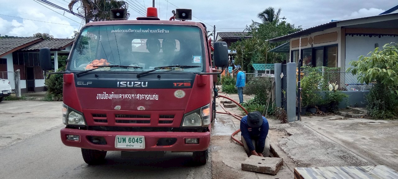 ฉีดล้างรางระบายน้ำ บ้านสบม่า หมู่ 10 ตำบลวังซ้าย