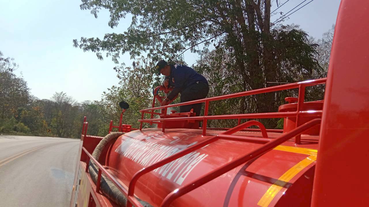 ระงับเหตุไฟป่าไหม้ลุกลามข้างถนนเส้นทาง วังเหนือ - แม่ขะจาน