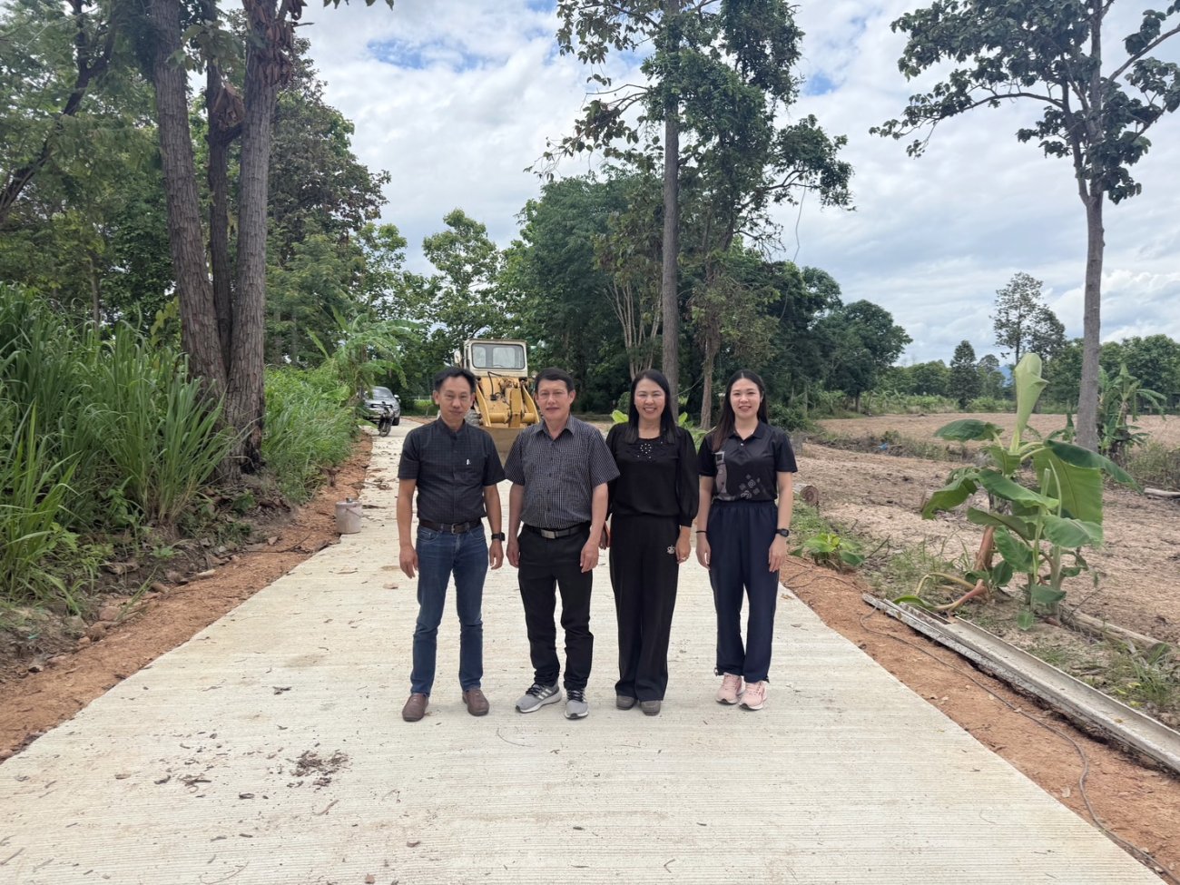ลงพื้นที่ตรวจเยี่ยม การก่อสร้างถนนคอนกรีตเสริมเหล็ก ถนนเส้นหลัง สถานีตำรวจภูธรวังเหนือ